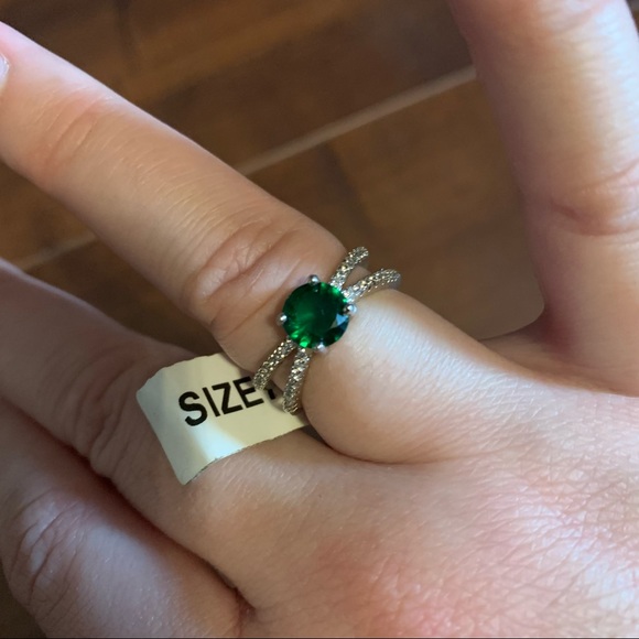NWT emerald ring - Picture 2 of 2
